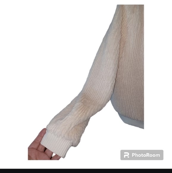 Bomber fauk fur or chenille material - Picture 3 of 4